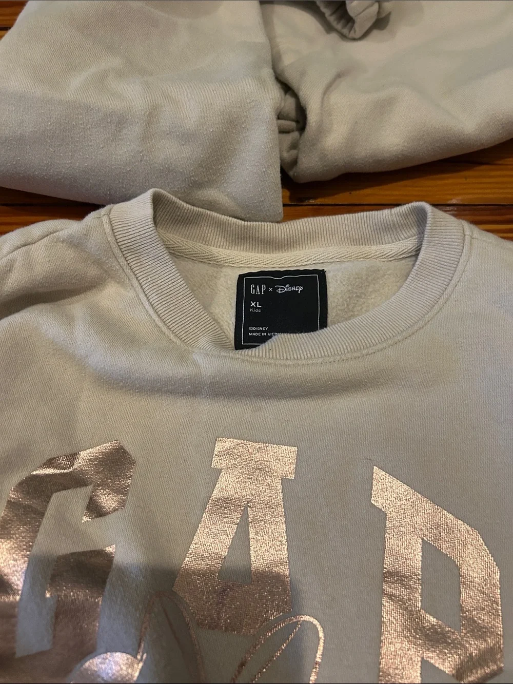 GAP Kids Minnie 3-ie e Metallic Logo Sweatshirt, Tee, & Joggers - Cream